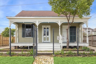 2017 Elysian St, Houston, TX 77026