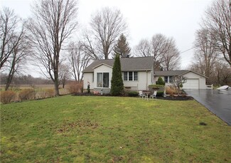 55 S Wayne St, Phelps, NY 14532