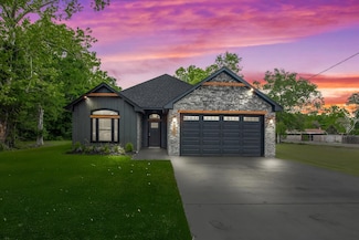3220 Saint James Blvd, Beaumont, TX 77705