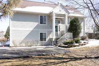 10 New Haven Dr, Cary, IL 60013