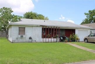 1509 Bowie Dr, Victoria, TX 77901