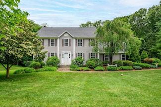 18 Sleepy Hollow Rd, Sandy Hook, CT 06482
