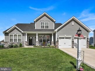 74 Edinboro Ln, Reading, PA 19605