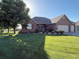 725 Bobtail Ct, Newton, KS 67114