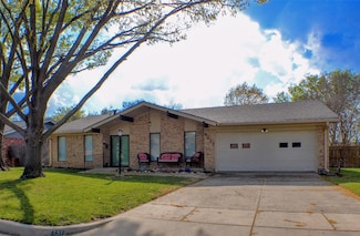 4617 Norvell Dr, Haltom City, TX 76117