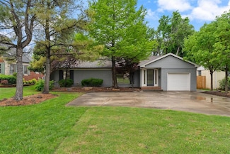 1108 Glenwood Ave, Nichols Hills, OK 73116