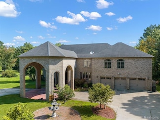 6691 Glenway Dr, West Bloomfield, MI 48322