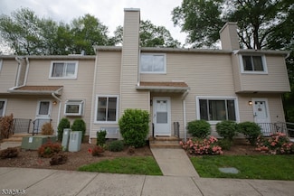 12 Woodland Dr, Roselle, NJ 07203