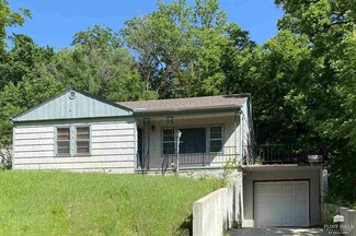 2124 Walnut Dr, Manhattan, KS 66502