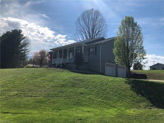 33 Balderson Dr, Washington, WV 26181