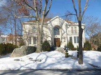 5 Botsford Rd, Chestnut Hill, MA 02467