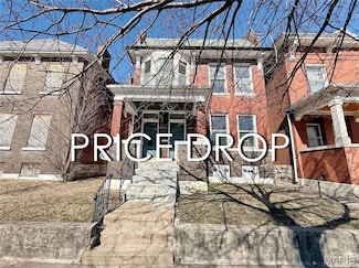 3949 Palm St, Saint Louis, MO 63107