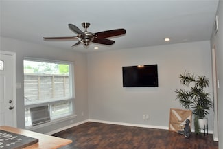 1529 Wirt Rd Unit 27, Houston, TX 77055