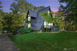 6472 Crest Dr, Middletown, OH 45042