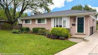 20524 Pleasant St, Saint Clair Shores, MI 48080