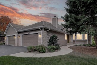 7065 Oak Pointe Curve, Bloomington, MN 55438