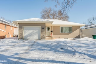1527 N 13th St, Bismarck, ND 58501