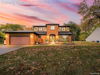 5152 Bayside Dr, Troy, MI 48098