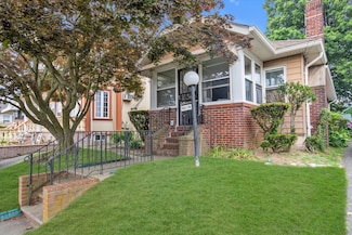 142-16 223rd St, Springfield Gardens, NY 11413