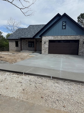 615 Scottsvale Dr, Rolla, MO 65401