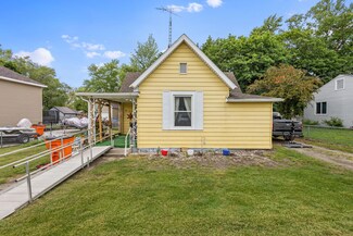 304 N Davis St, Wolcott, IN 47995