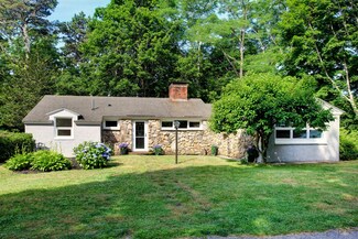 31 Hilltop Dr, Marstons Mills, MA 02648
