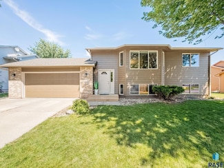 4312 S Bedford Ave, Sioux Falls, SD 57103