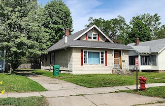 1006 N Main St, Three Rivers, MI 49093