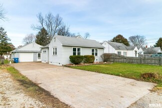 513 8th Ave, Silvis, IL 61282
