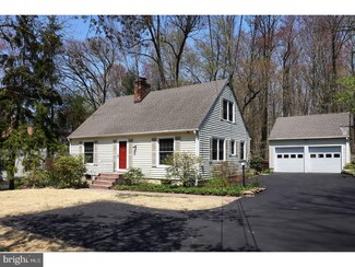 48 New Rd, Lambertville, NJ 08530