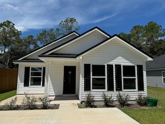 16 L M St, Crawfordville, FL 32327