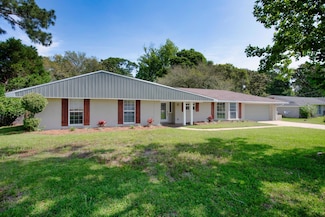 7 Maple Ave, Shalimar, FL 32579
