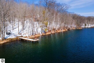 9776 N Shore Trail Unit PVT, Vanderbilt, MI 49795