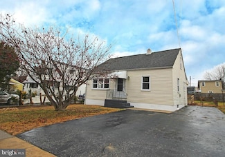 1327 Chestnut St, Marcus Hook, PA 19061