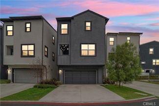 516 Caleigh Ln, Costa Mesa, CA 92627