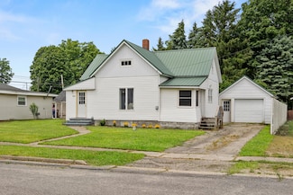 2029 Ridge St, McBride, MI 48852