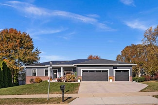 3103 Fox Creek Rd, Bloomington, IL 61705