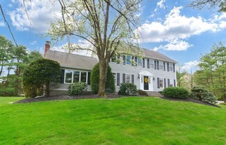 16 Harding St, Medfield, MA 02052