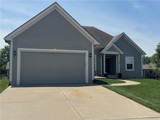 909 W 8th Ave, Kearney, MO 64060
