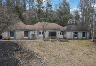 564 Hickory Valley Rd, Stroudsburg, PA 18360