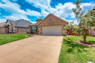 733 Ravenwood Dr, Saginaw, TX 76179