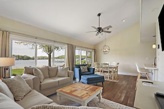 W5229 Surfwood Dr Unit 3B, Elkhorn, WI 53121