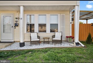 19 Lerner Ct, Sicklerville, NJ 08081