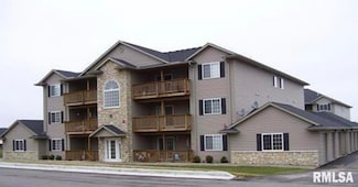 3205 S 16th Ave Unit 203, Eldridge, IA 52748