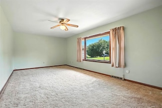 403 Flat Iron Dr, Columbus Junction, IA 52738