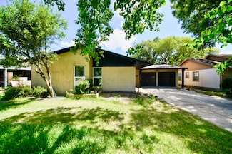 5826 Flamingo Dr, Houston, TX 77033