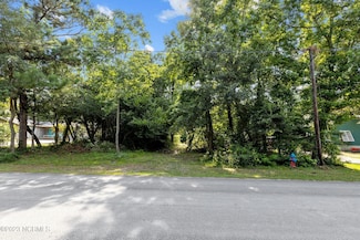 149 Arborvitae Dr, Pine Knoll Shores, NC 28512