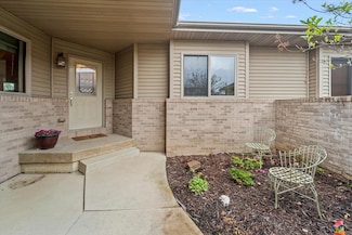 1712 Erik Rd, Cedar Falls, IA 50613