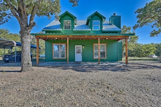 401 Clark Ln, Giddings, TX 78942