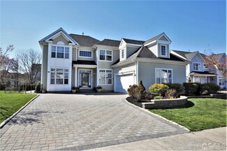 24 Dogwood Dr, Plainsboro, NJ 08536